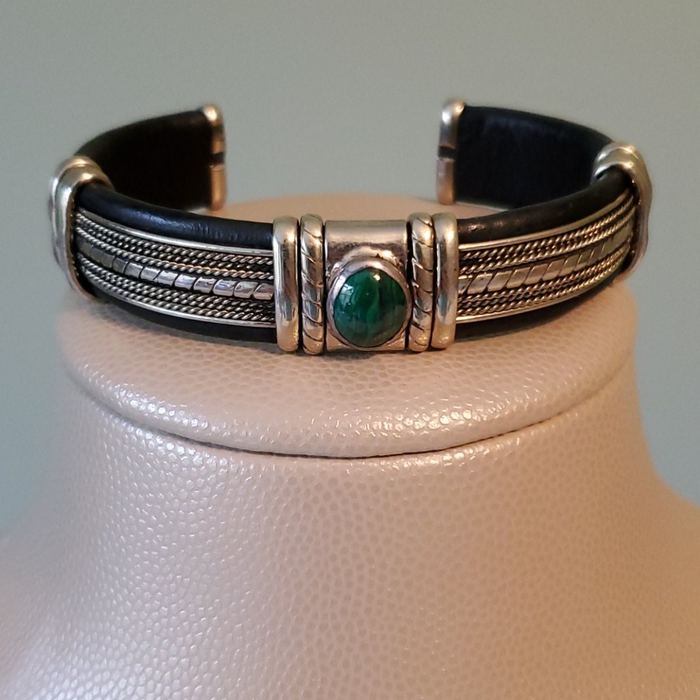 NWOT Sterling silver green stone bracelet
